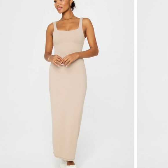 NWT Fabletics PureLuxe Maxi Dress Brutalist Khaki M - Picture 2 of 4